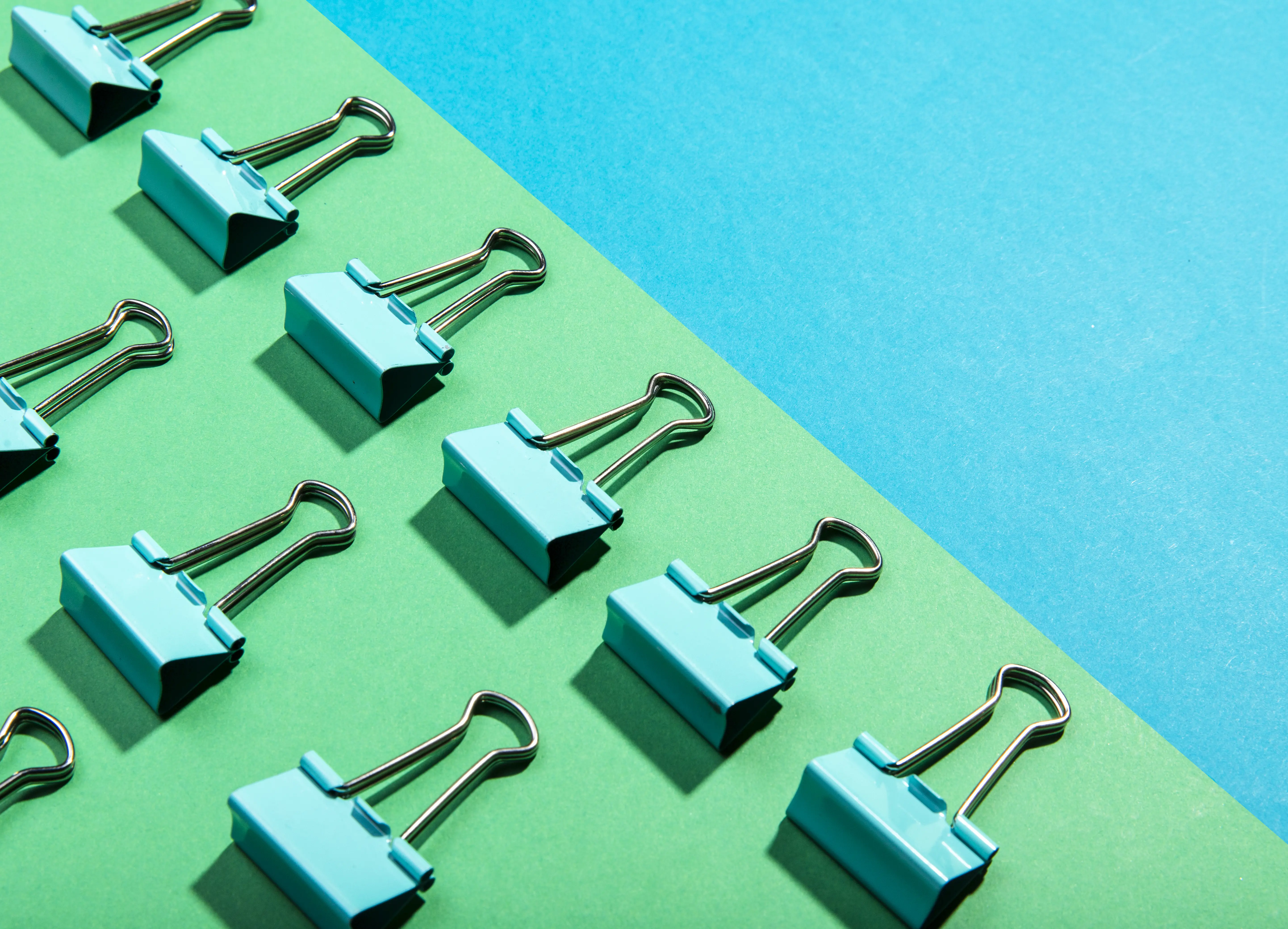 Зажимы для бумаг абстракция
